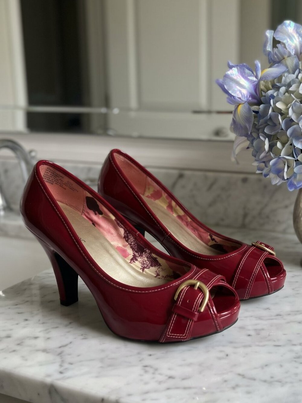 Expression Red Patent Leather Look Peep Toe Platform Heels Gold Buckle Size 9
